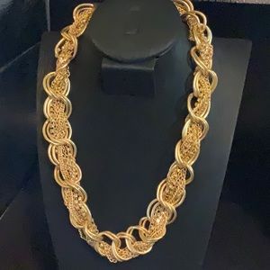 Gold tone fashion necklace 17”